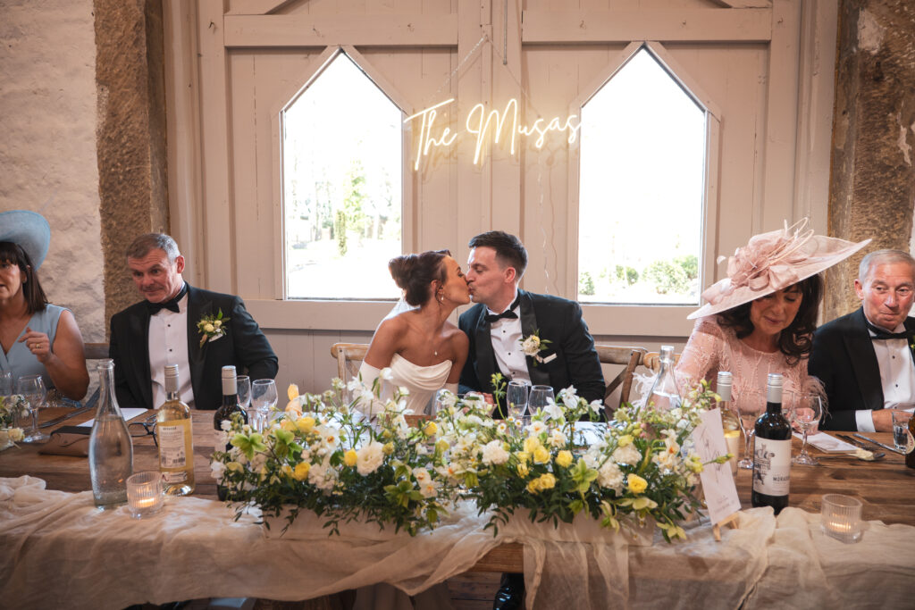 Rachel & Thomas sharing a kiss.